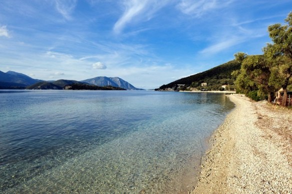 Plaja din insula Meganissi